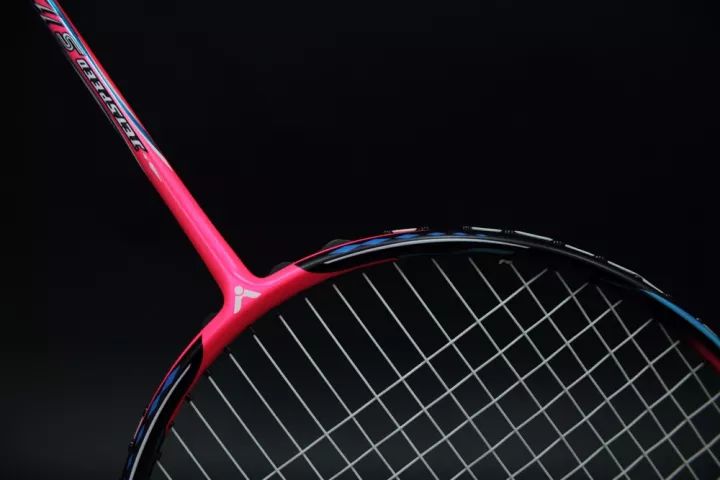  新型碳纤维球拍发布，科技赋能提升击球旋转速度  