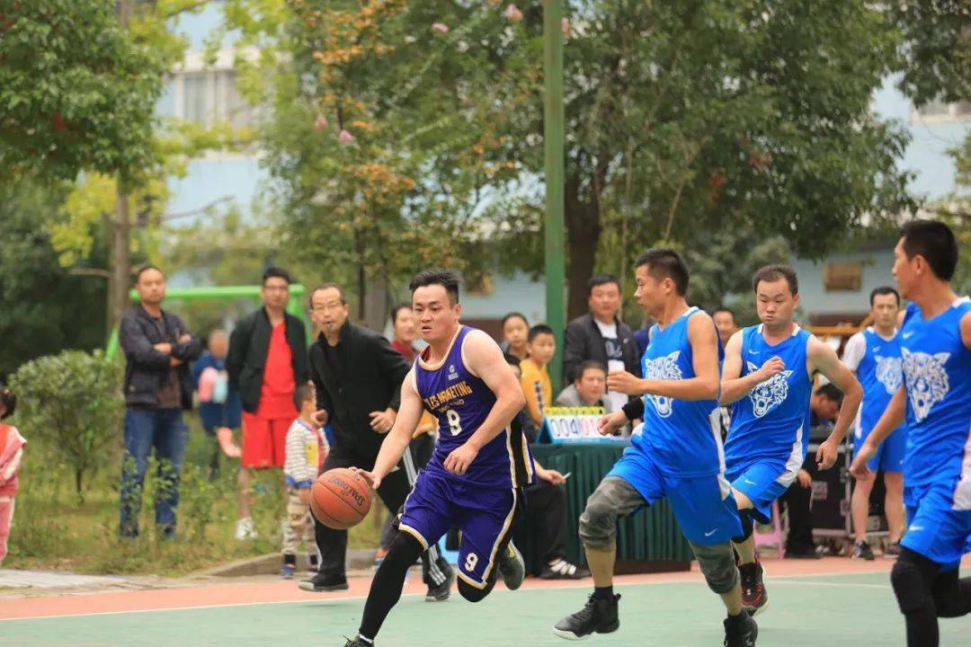  快攻反击行云流水打出团队风采