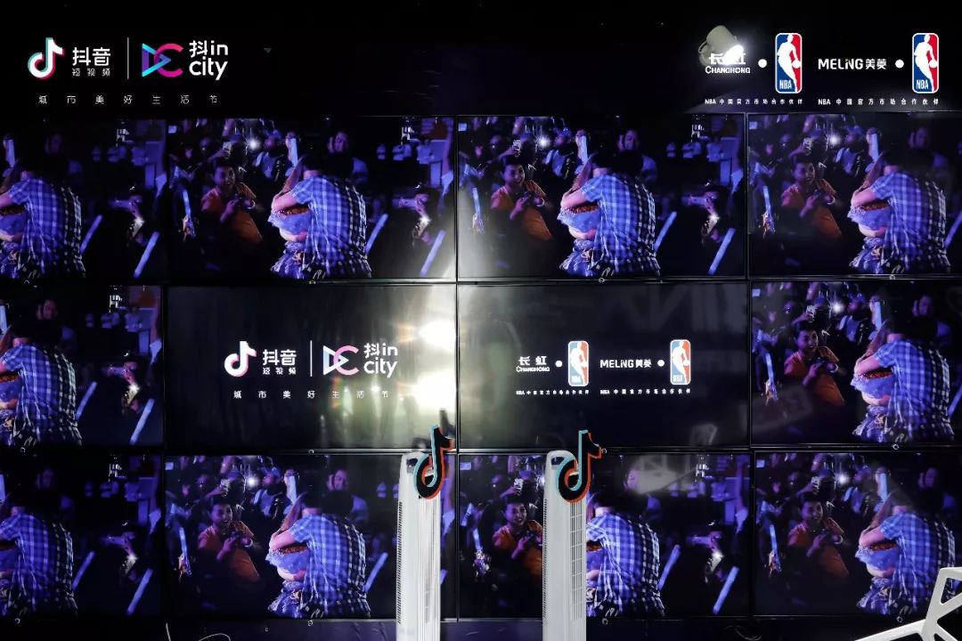  电竞明星做客直播间，互动环节惊喜连连