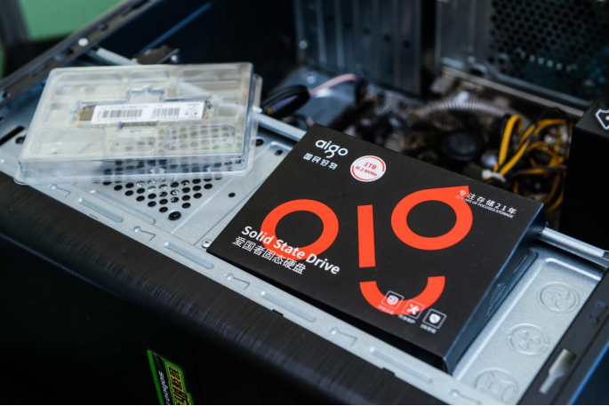  电竞硬件厂商发力 轻量化鼠标引领市场新潮流