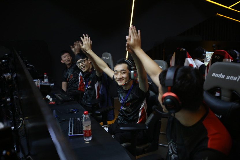  新生代选手闪耀赛场改写电竞格局