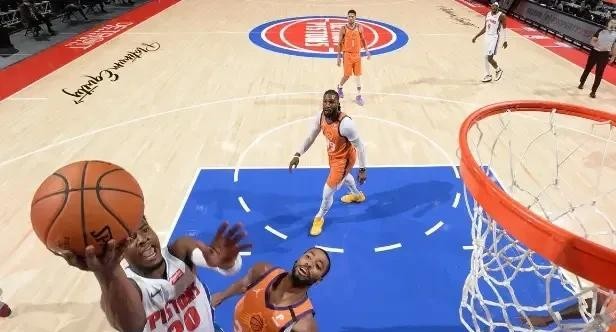  瓦塞尔三分精准马刺主场射落太阳