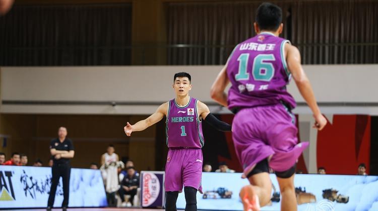  CBA焦点战，辽宁男篮逆转浙江豪取连胜
