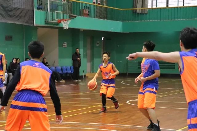 篮球训练营火热开营，专业指导助力成长